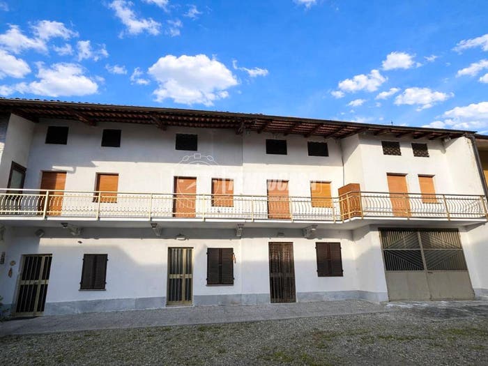 Casa con 6 locali in vendita in Piazza Giuseppe Ponzetto, Orio Canavese