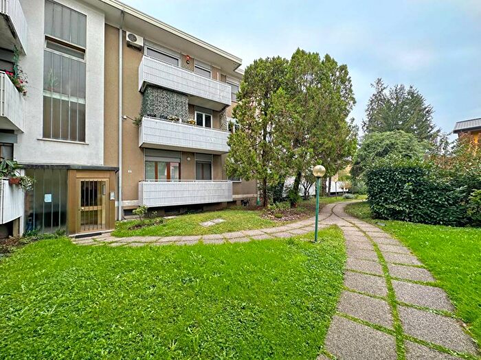 Appartamento trilocale in vendita in Via Martignacco, Udine