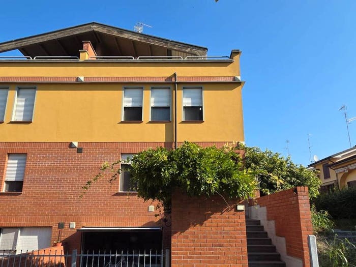 Casa con 6 locali in vendita in Via Luigi Gonzaga, Centro, Guastalla