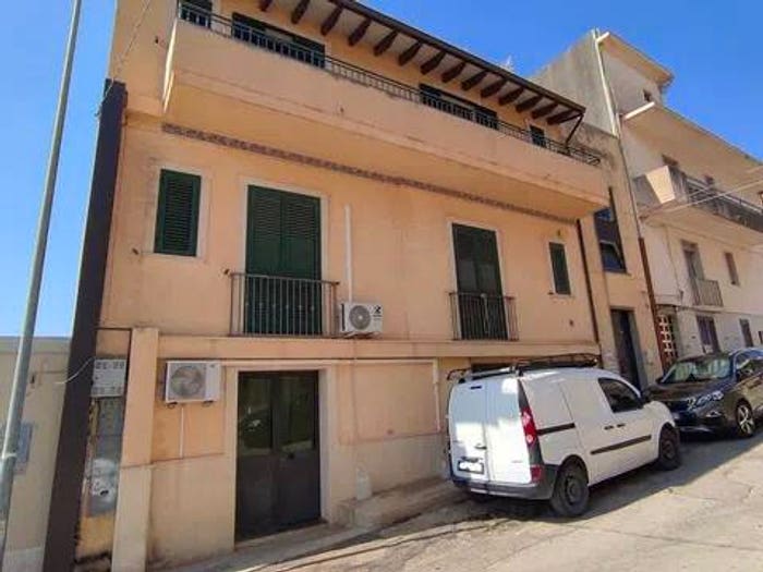 Appartamento con 6 locali in vendita in Via G Marconi, Centro, Ispica