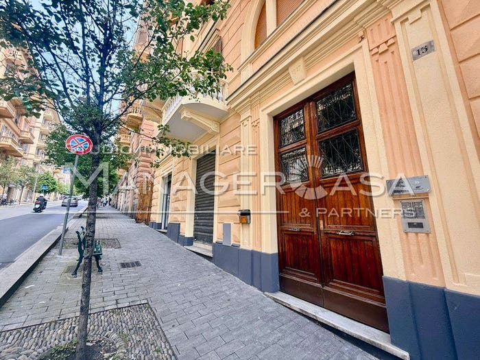 Appartamento con 6 locali in vendita in Viale Carlo Canepa, Sestri Ponente, Genova