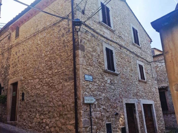 Casa quadrilocale in vendita in Vicolo della Piazzetta, Lugnano in Teverina