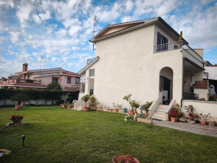 Casa trilocale in vendita in Viale Corona Boreale, Colle Romito, Ardea