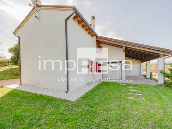 Casa con 6 locali in vendita in Nervesa della Battaglia
