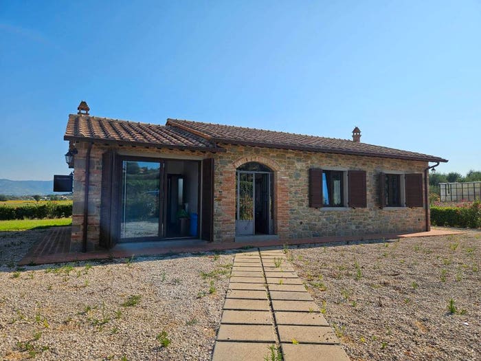 Casa quadrilocale in vendita in Montecchio, Cortona