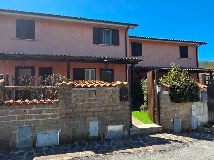 Casa trilocale in vendita in Via Valle Rosa, Rocca di Botte