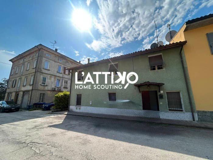 Appartamento quadrilocale in vendita in Strada Rocca, Sant'andrea Bagni, Medesano