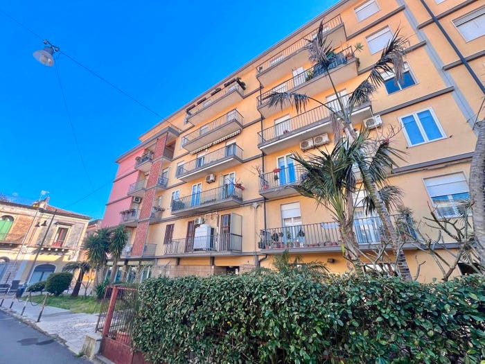 Appartamento con 6 locali in vendita in Via Ardizzone Gioeni, Centro, Riposto