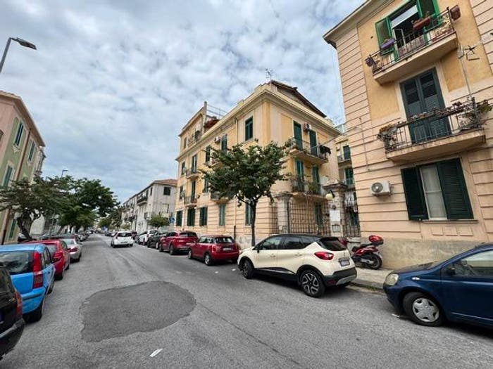 Appartamento con 6 locali in vendita in Via Ugo Bassi, San Martino, Messina