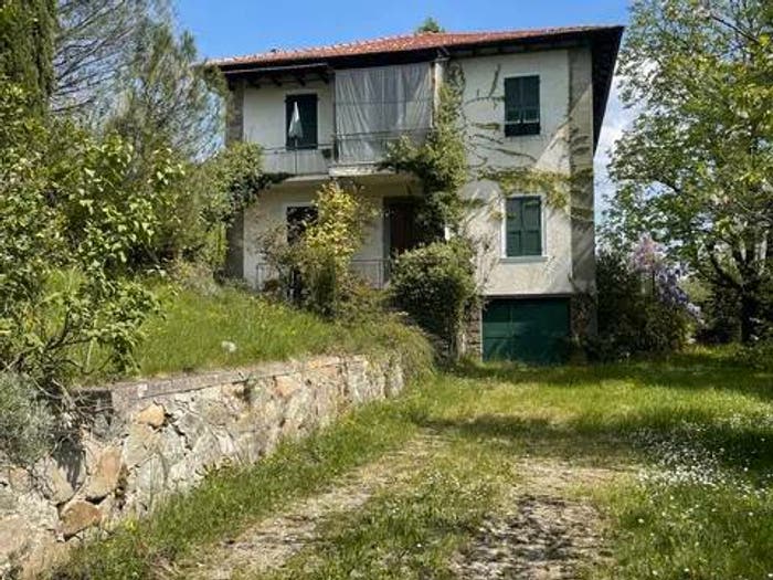 Casa con 6 locali in vendita in Via Vecchia Di Plodio No Number, Centro, Carcare