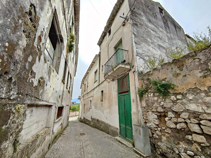 Casa con 9 locali in vendita in Piazza Camillo Santorelli, San Paolo Bel Sito