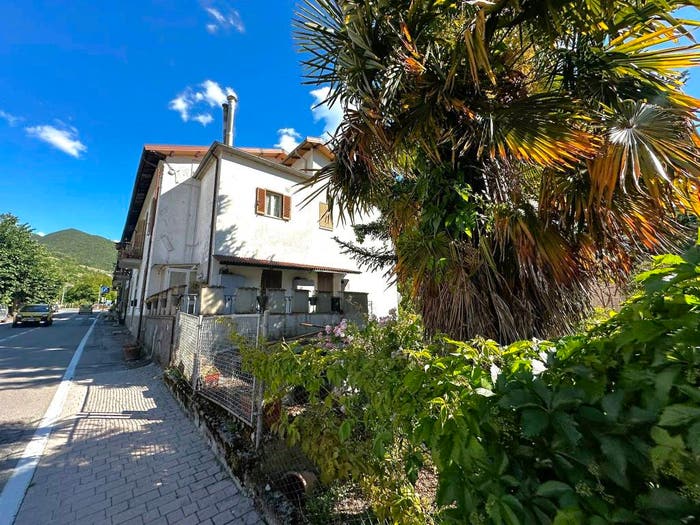 Casa trilocale in vendita in Via Guglielmo Marconi, Centro, Arrone