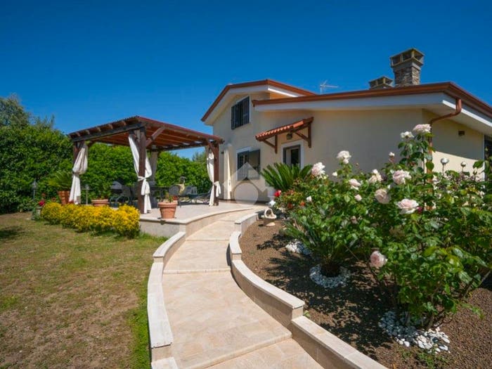 Casa quadrilocale in vendita in Via dell'olio, Formello