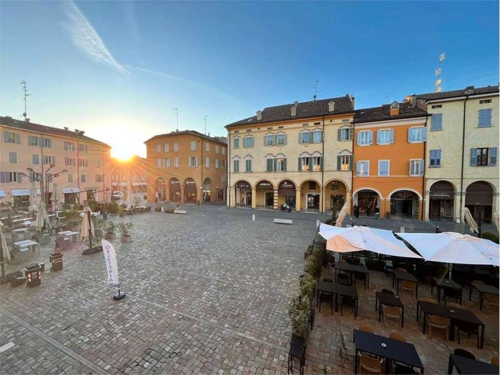Appartamento con 5 locali in vendita in Piazza Giuseppe Garibaldi, Centro Storico, Carpi