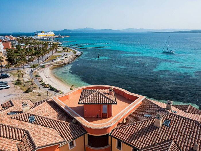 Casa quadrilocale in vendita in Via Libertà, Golfo Aranci