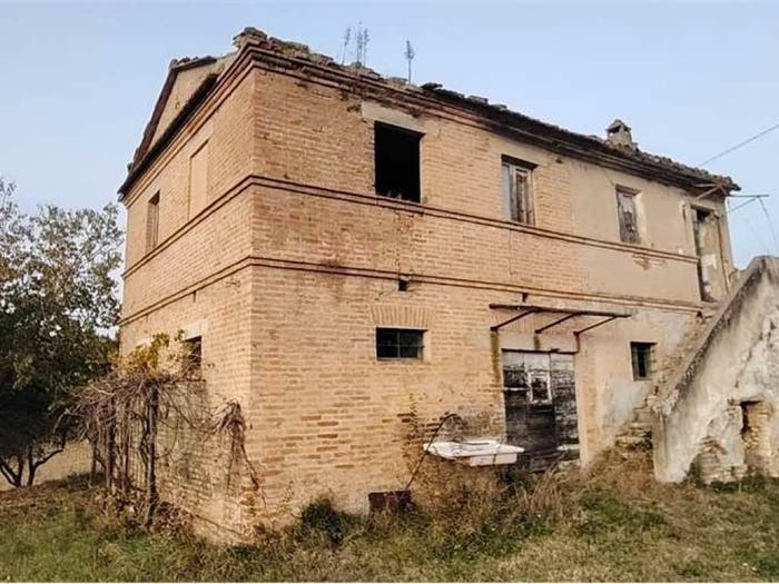 Casa con 5 locali in vendita in Via Agugliano, Camerata Picena