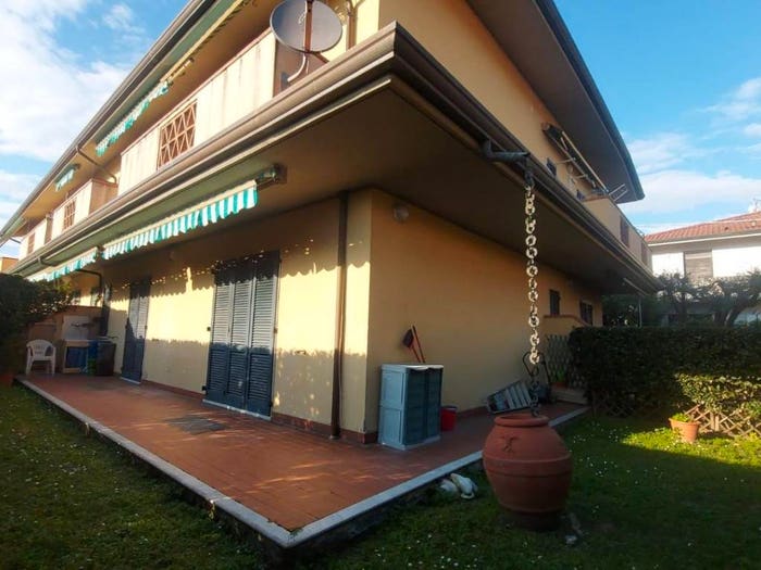 Casa con 5 locali in vendita in Via S Leonardo, Marina di Massa Centro, Massa