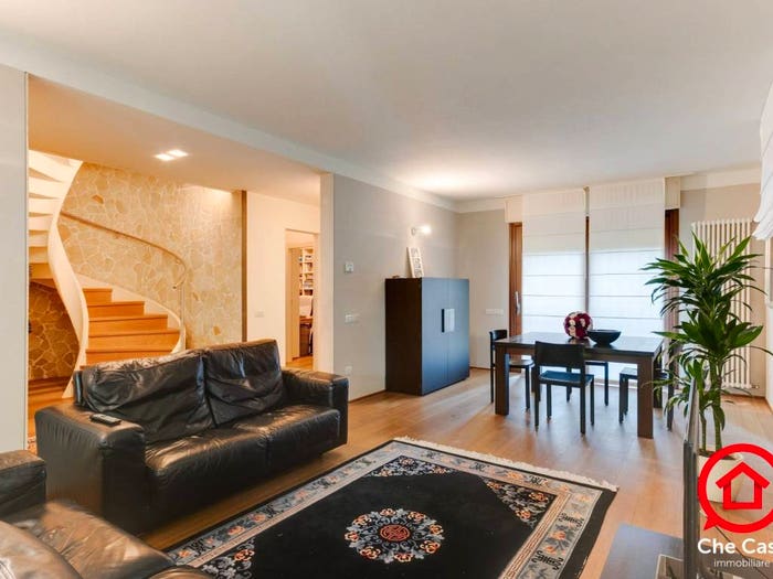 Casa con 6 locali in vendita in Via Andrea Costa, Centro Urbano, Cesena