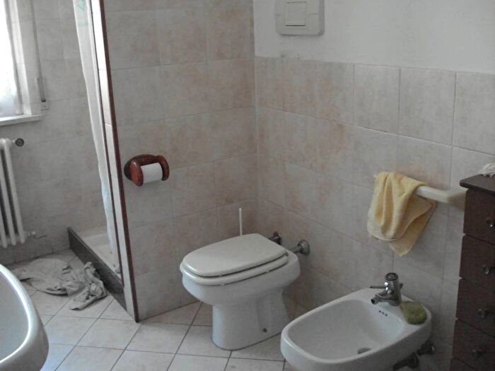 Casa con 6 locali in vendita in Via Canale, Ospedale, Pesaro