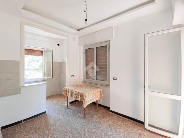 Appartamento trilocale in vendita in Via Marco Giuseppe Compagnoni, Rivarolo, Genova