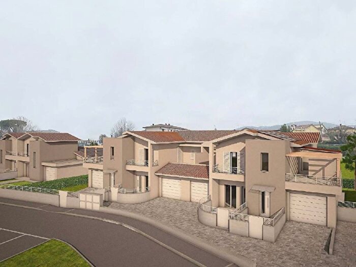 Appartamento con 5 locali in vendita in Strada Provinciale Cantagrillo Vergine dei Pini, Serravalle Pistoiese