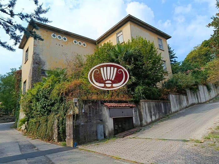 Casa con 6 locali in vendita in Centro, Azzate