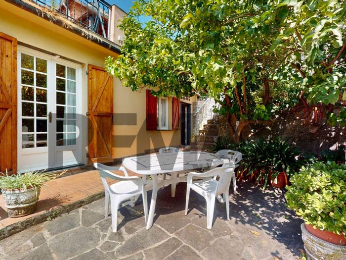 Appartamento quadrilocale in vendita in Salita Sella, Bavari, Genova