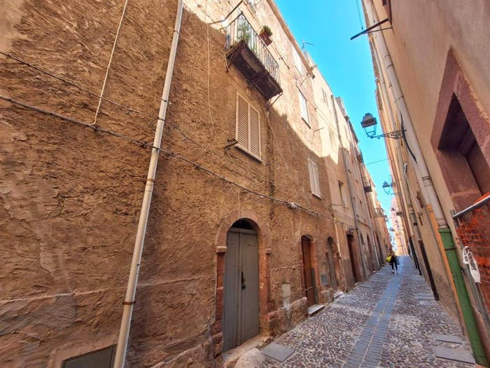 Appartamento con 6 locali in vendita in Via Muraglia Vecchia, Centro, Bosa