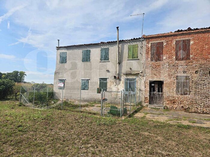 Casa con 6 locali in vendita in Via Rusteghello, Piove di Sacco