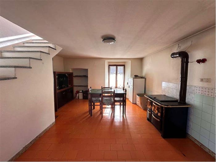 Casa quadrilocale in vendita in Via Groppale Snc, Re