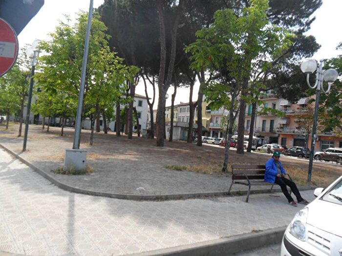 Casa con 6 locali in vendita in Via Fratelli Cairoli, Centro, Viareggio