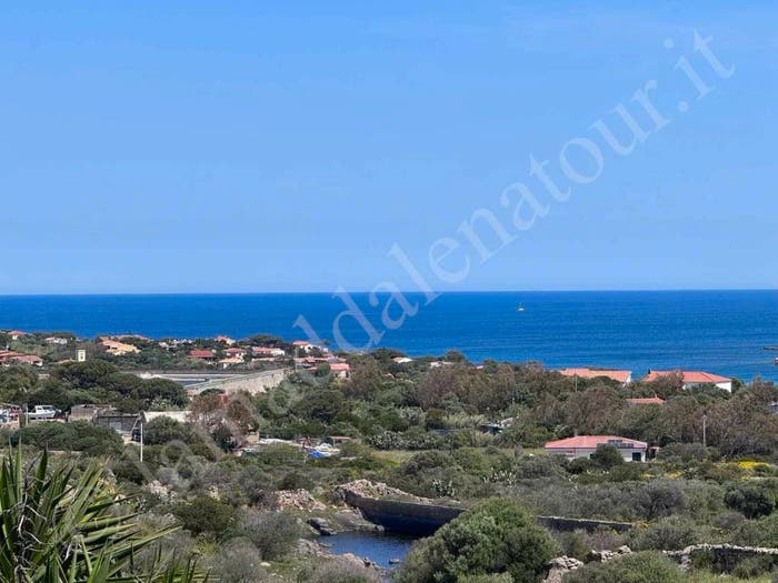 Casa quadrilocale in vendita in Traversa Seconda Zanioli, La Maddalena