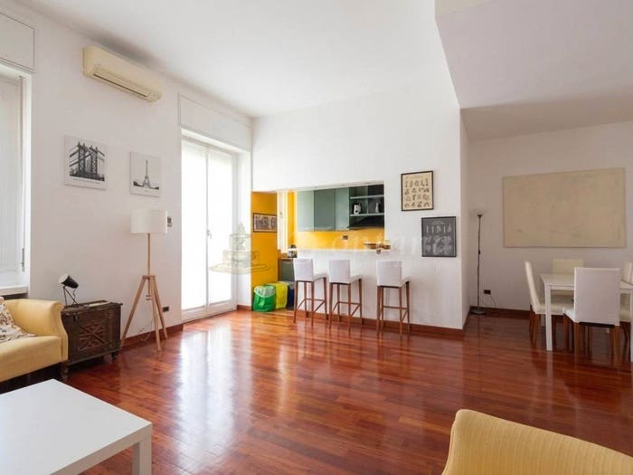 Appartamento trilocale in vendita in Corso di Porta Nuova, Turati, Milano