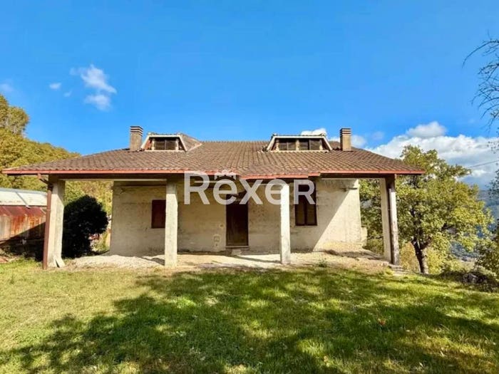 Casa con 5 locali in vendita in Via Terze, Rieti