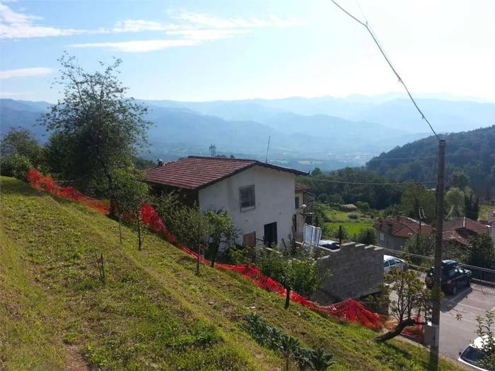 Casa con 6 locali in vendita in Strada Regionale, Centro, Camporgiano