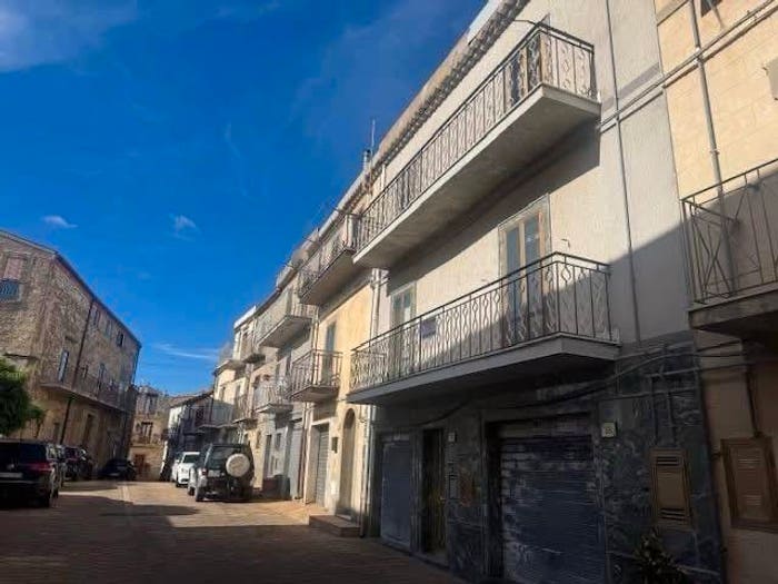 Casa con 6 locali in vendita in Piazza Santa Lucia, Troina