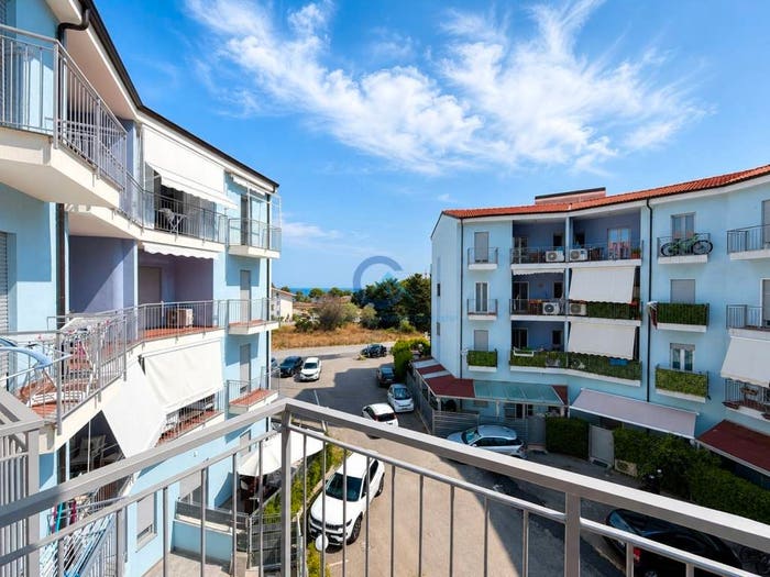 Appartamento trilocale in vendita in Via delle Bianche Ville, Calalunga Pietragrande, Montauro