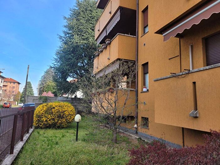 Appartamento trilocale in vendita in Via Eugenio Villoresi, Centro, Parabiago