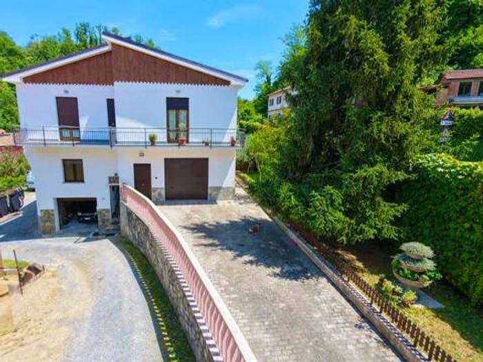 Casa con 6 locali in vendita in Piazza Novembre, Centro, Dego