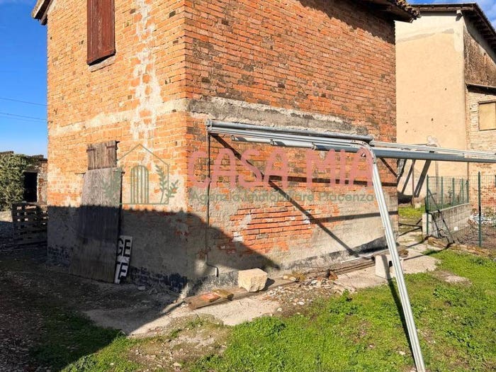 Casa trilocale in vendita in Località Puglia, Calendasco