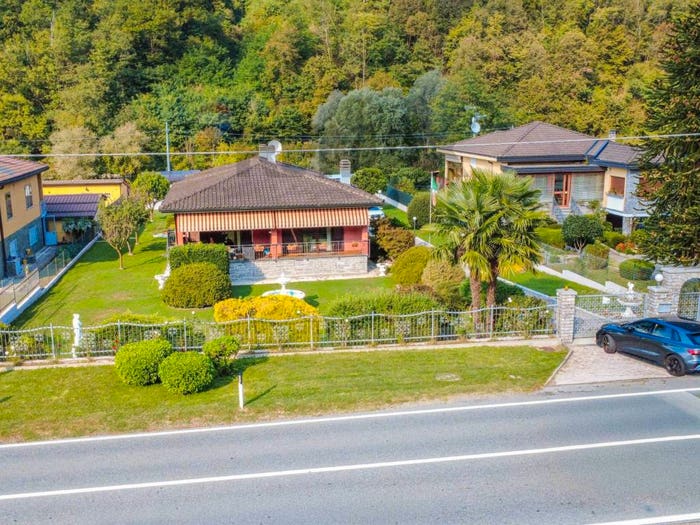 Casa con 6 locali in vendita in Via Provinciale, Cremenaga