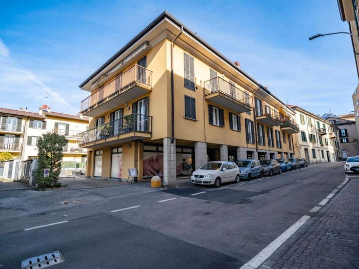 Appartamento trilocale in vendita in Via Fratelli Torri Tarelli, Lungolago, Lecco