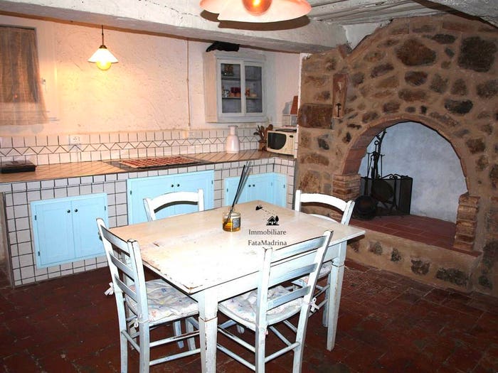 Appartamento trilocale in vendita in Centro, Campiglia Marittima