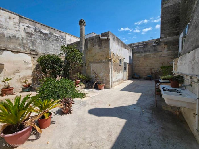 Appartamento quadrilocale in vendita in Via Gorizia, Centro, Lizzanello