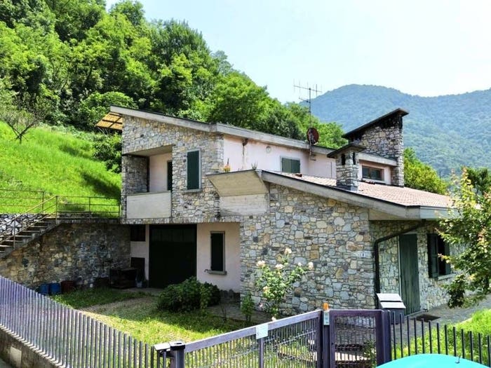 Casa quadrilocale in vendita in Via Galosani, Pradalunga