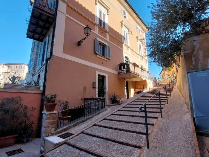 Appartamento quadrilocale in vendita in Via Vittorio Emanuele, Centro, Narni