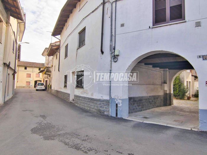 Casa con 5 locali in vendita in Via P Migliavacca, Fara Novarese