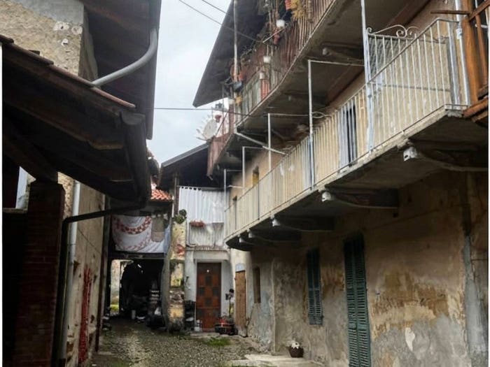Appartamento trilocale in vendita in Via Deandrade, Rivara