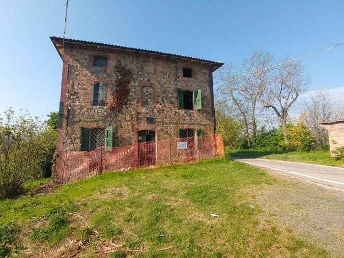 Casa con 6 locali in vendita in Via Castello, Monte San Pietro