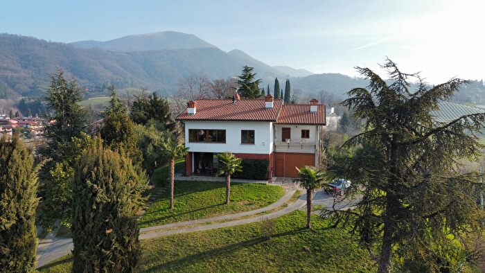 Casa con 5 locali in vendita in Via del Dosso, Scanzorosciate